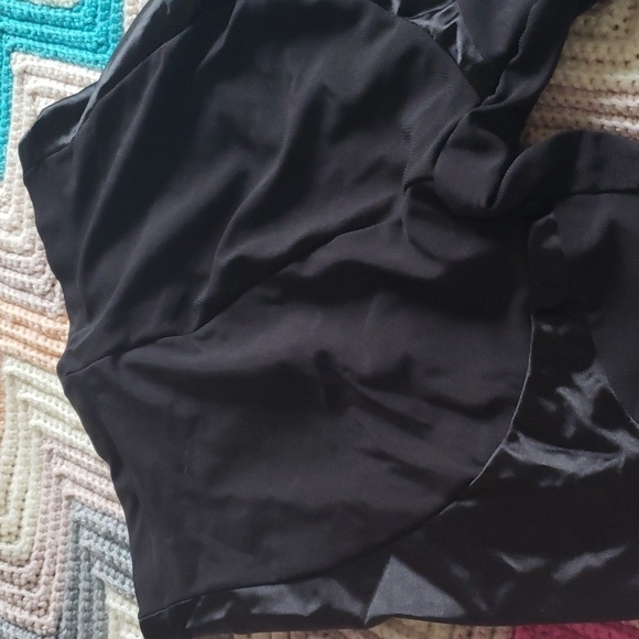 Victoria's Secret shapewear black short medium - Picture 4 of 8